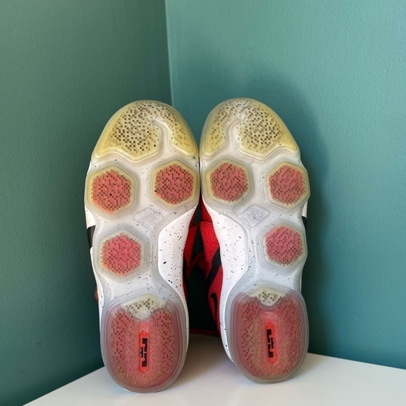 NIKE Lebron XIV GS 859468 600 University Red/ Black - White Youth 6 Womens 7.5 - Picture 12 of 16